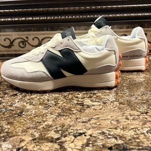 Neon NB 327 black and gray